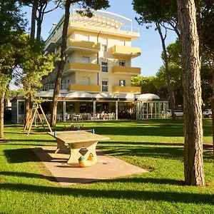**** Aparthotel La Pineta Itálie